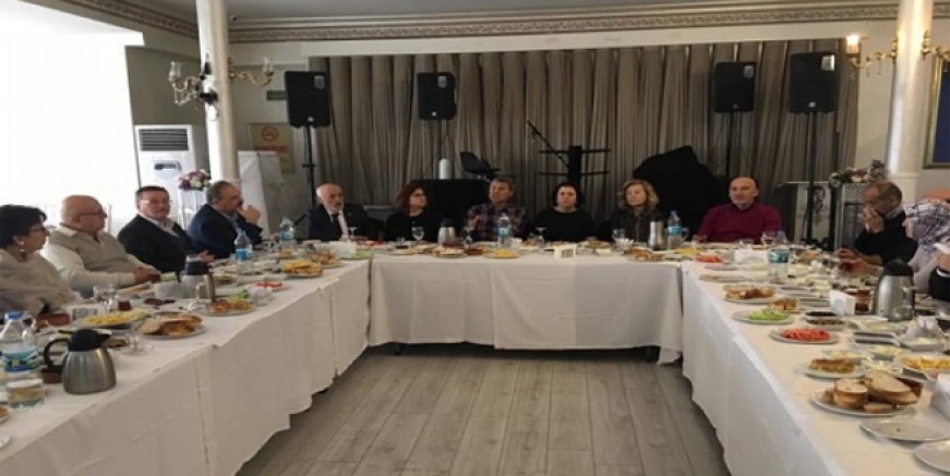 Kartal Demokratlar Birliği gaza bastı