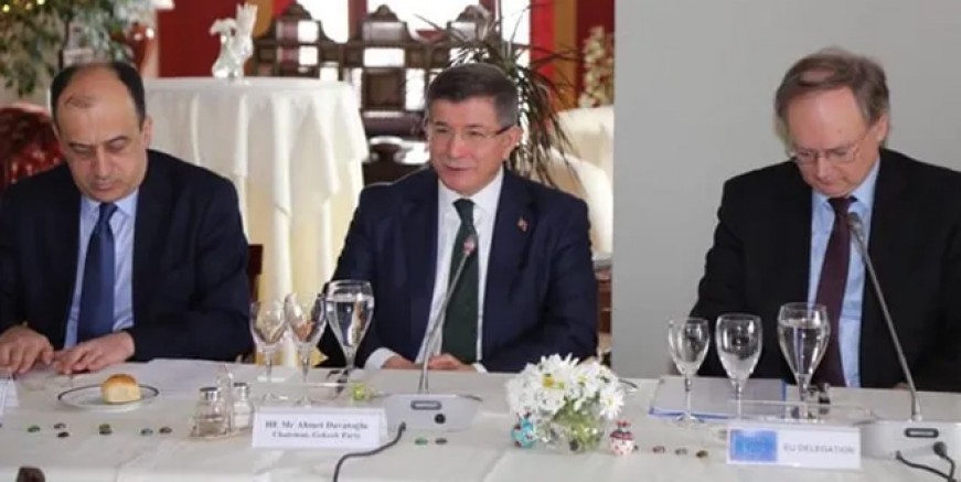 Ahmet Davutoğlu ‘4 Bakan Yüce Divana gitmeli’