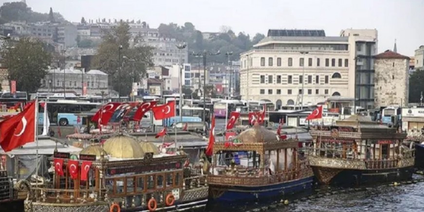 Eminönü’ndeki tekneler balık-ekmek satabilecek