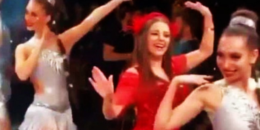 Merve Özbey kına gecesi yaptı