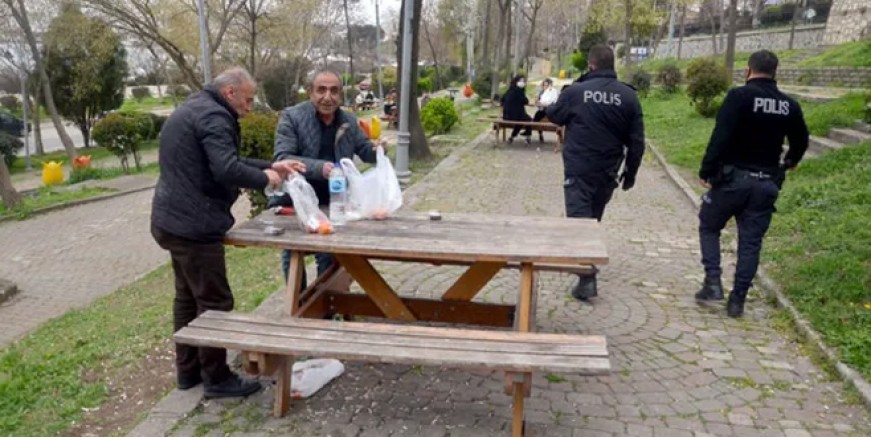 Coronavirüs yasağına rağmen piknik yaptılar