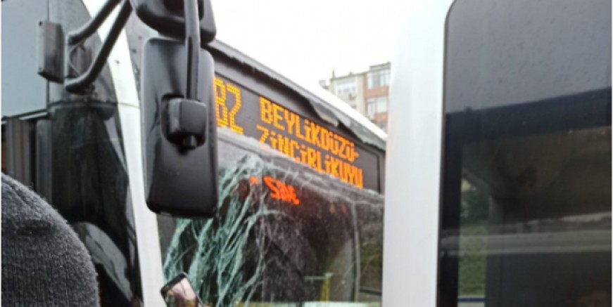 İstanbul’da metrobüs kazası!