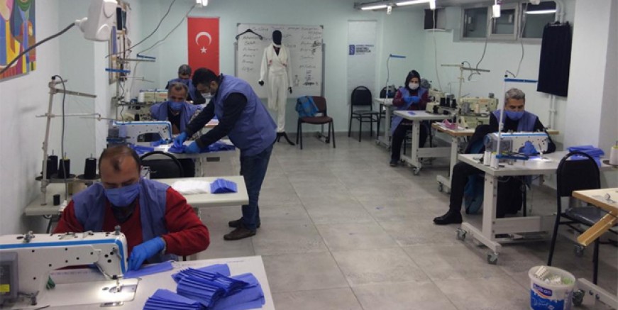 Yükümlüler de maske üretmeye başladı