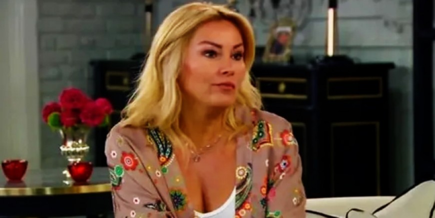 Pınar Altuğ ağzını fena bozdu