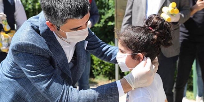 15 yaş altı çocuklar sokağa indi