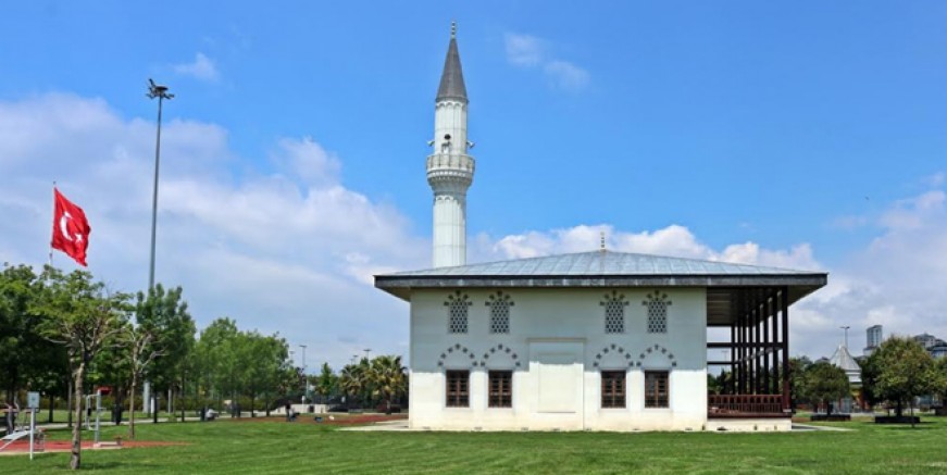 Camiler cemaatine kavuşuyor