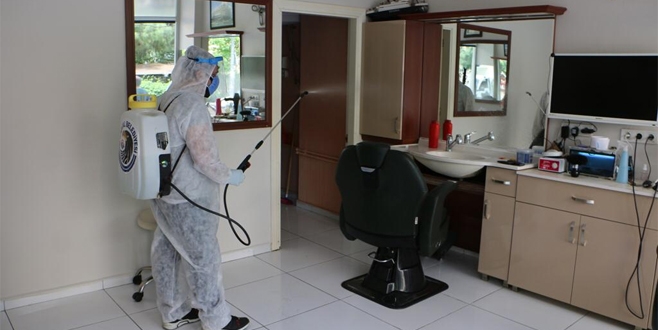 Kartal Belediyesi kuaförleri dezenfekte etti