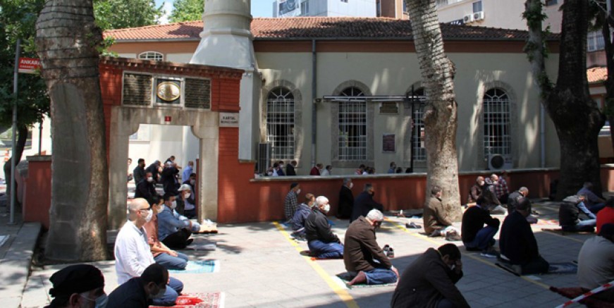 Kartal’da camiler cemaatine kavuştu
