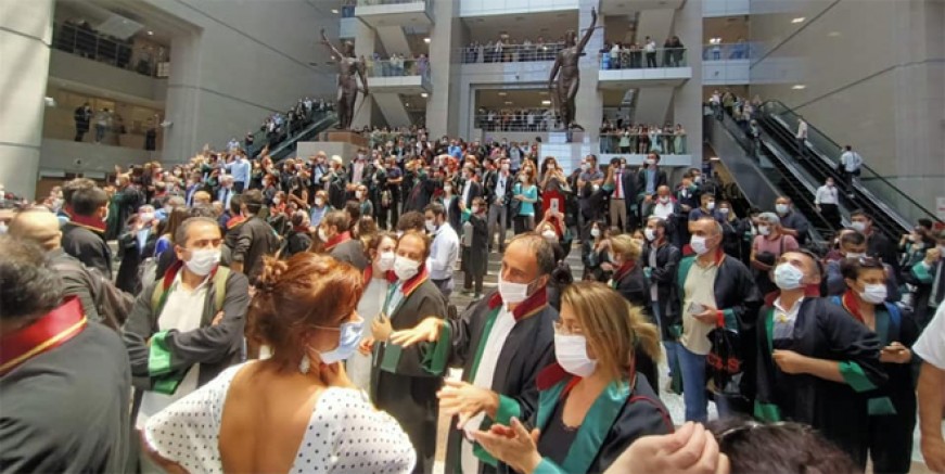 İstanbul Adalet Sarayı önünde Savunma Mitingi