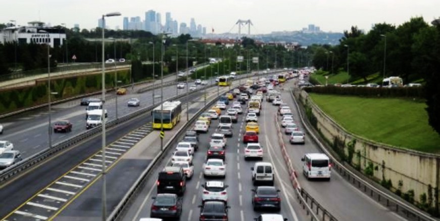 İstanbul alışılmış yoğunluğuna döndü!