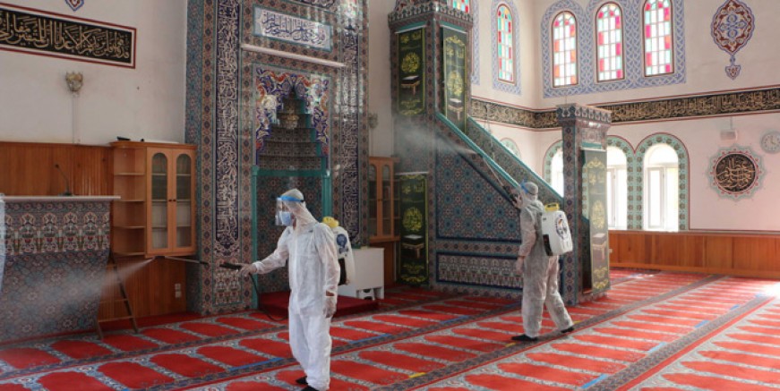 Kartal’da bayram öncesi ibadethaneler dezenfekte edildi