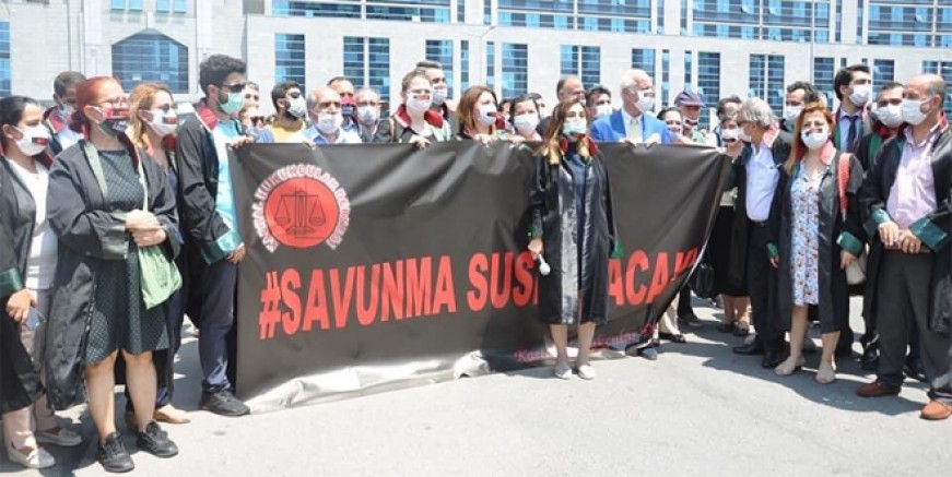 Kartallı hukukçulardan ‘Çoklu baro’ eylemi