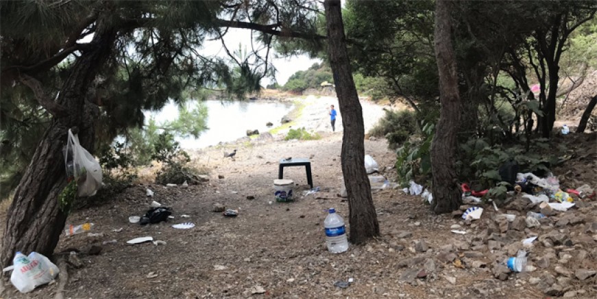 Adalar’da tatilci rezaleti; her yer çöp!