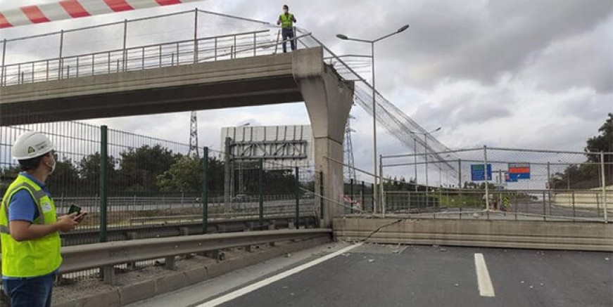 Eyüpsultan’da üst geçit çöktü!