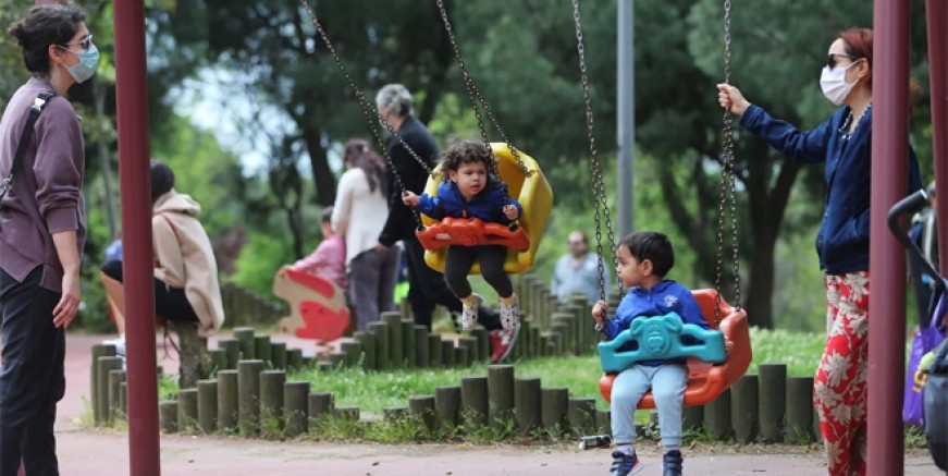 Çocuklar da yetişkinler kadar virüsü bulaştırıyor