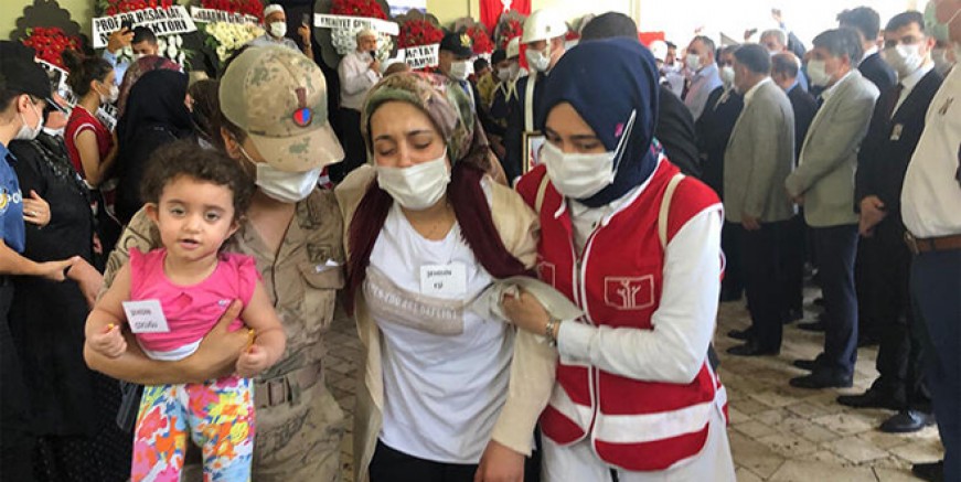 Türkiye Çatak şehitlerine ağlıyor