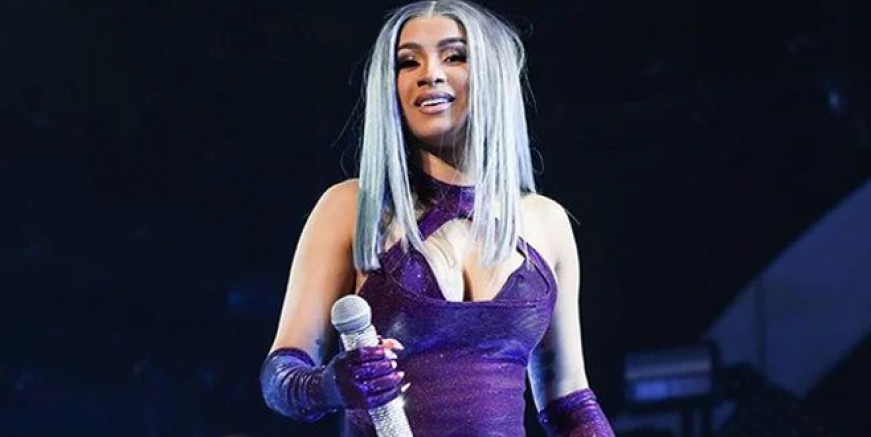 Cardi B. çıplak pozunu paylaştı