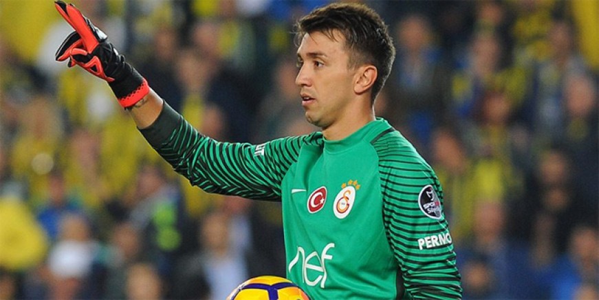 Galatasaray Muslera’yı mumla arıyor