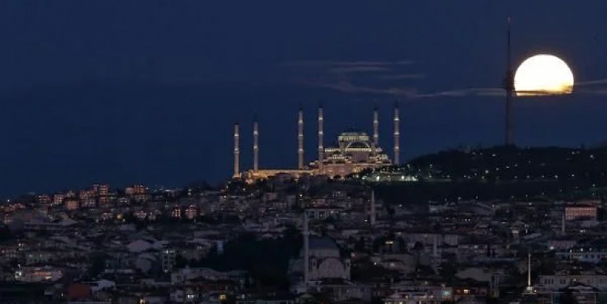 İstanbul’da dolunay manzarası büyüledi