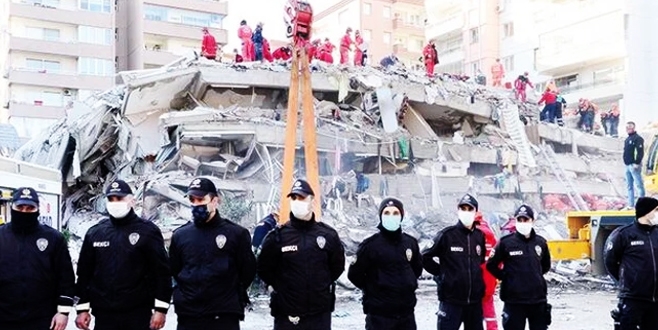 İzmir depreminde yıkılan iki bina ‘tescilli çürük’