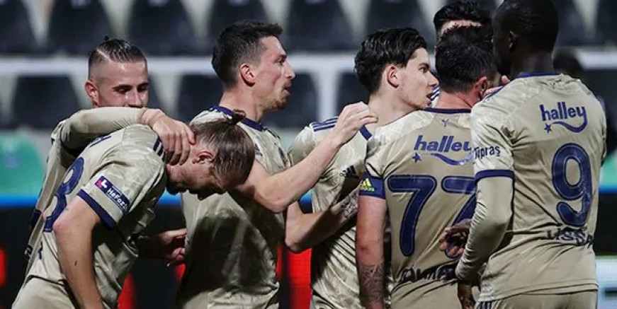 Fenerbahçe deplasmanda coşuyor!