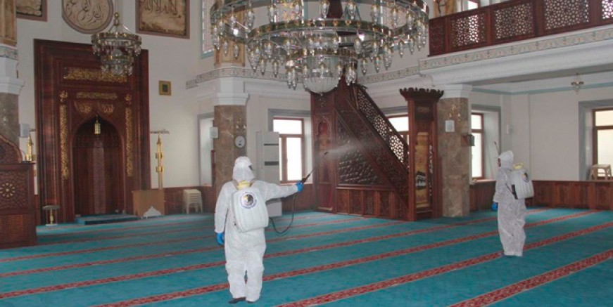 Kartal Belediyesi ilçede her noktayı dezenfekte etti