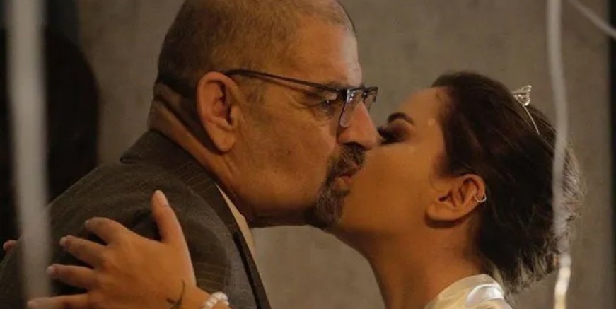 Merve Özbey babasını kaybetti