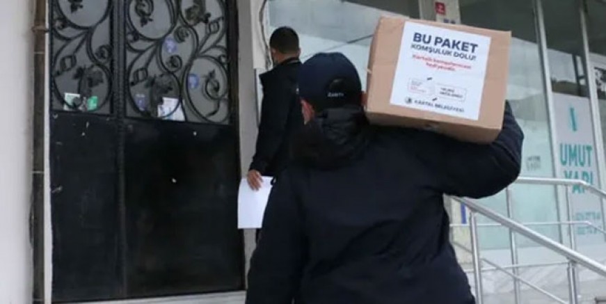 Kartal Belediyesi’nden kahvehane esnafına erzak!