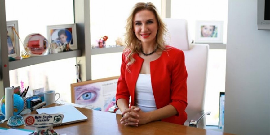 Sigara içmek gözleri bitiriyor!