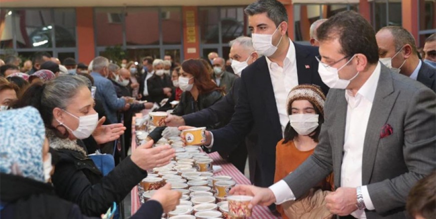 Ekrem İmamoğlu Kartal’da hızır lokması dağıttı
