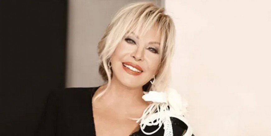 Emel Sayın koronavirüs aşısı yaptırdı