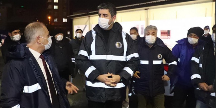 Gökhan Yüksel karla mücadeleyi yerinde yürüttü