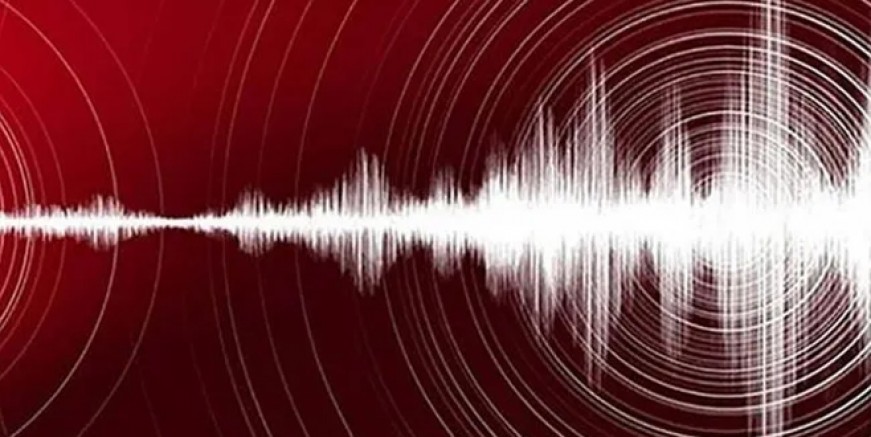 İzmir peş peşe iki depremle sallandı