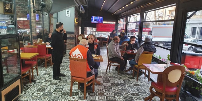 İstanbul’da kafe ve restoranlar ilk müşterilerini aldı!