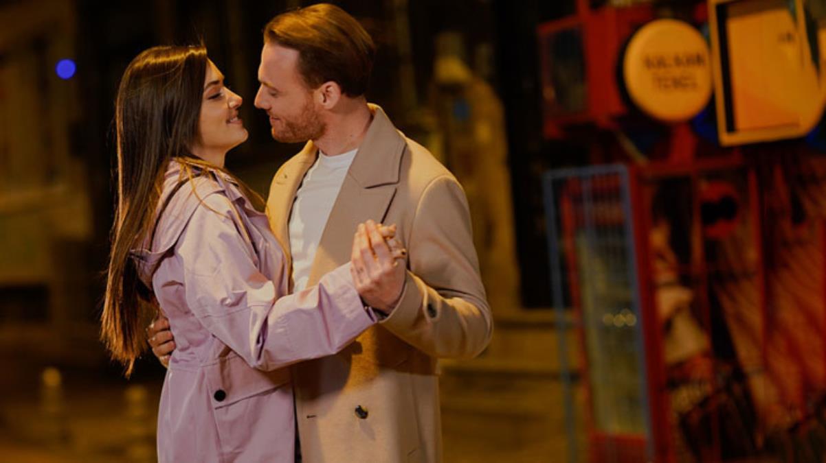 Hande Erçel ve Kerem Bürsin el ele