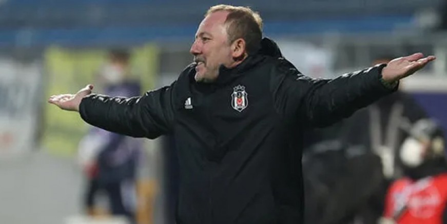 Sergen Yalçın Cüneyt Çakır’ı topa tuttu