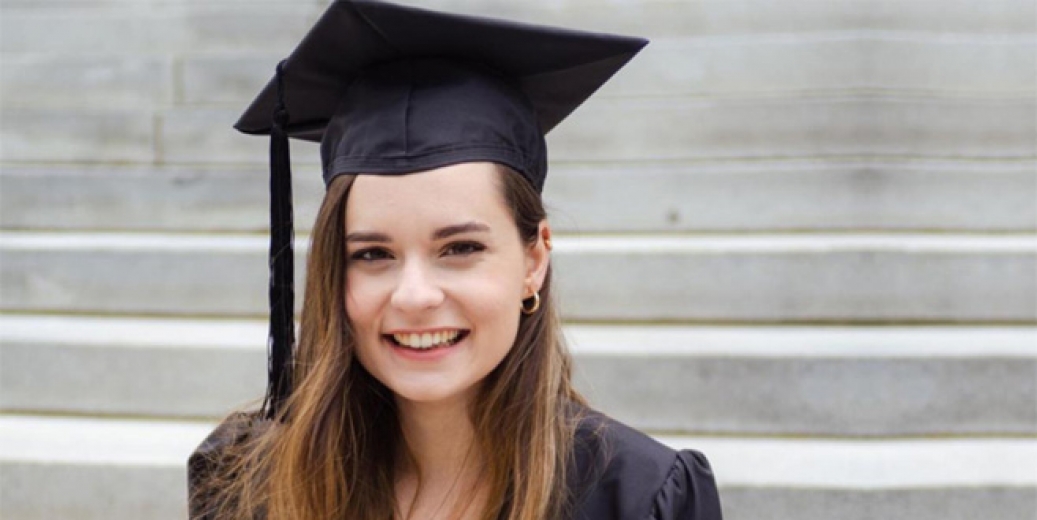 Ece Hakim Harvard’dan mezun oldu