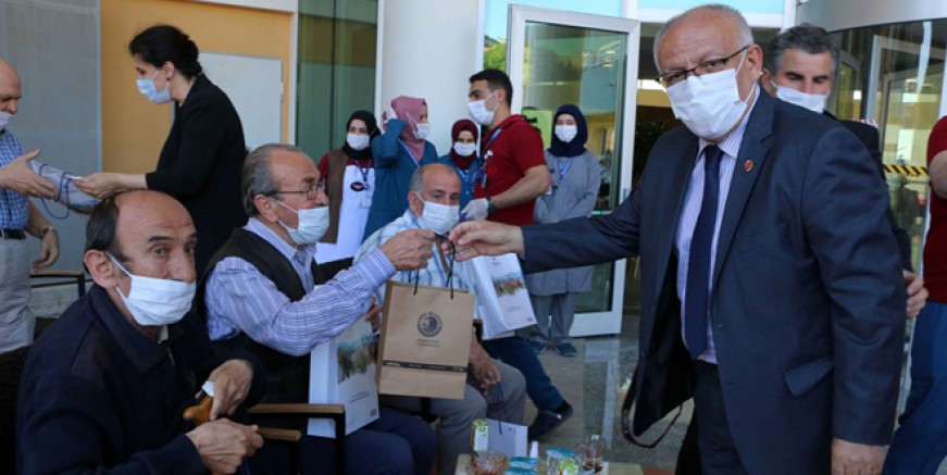 Kartal Belediyesi huzurevi sakinlerini unutmadı