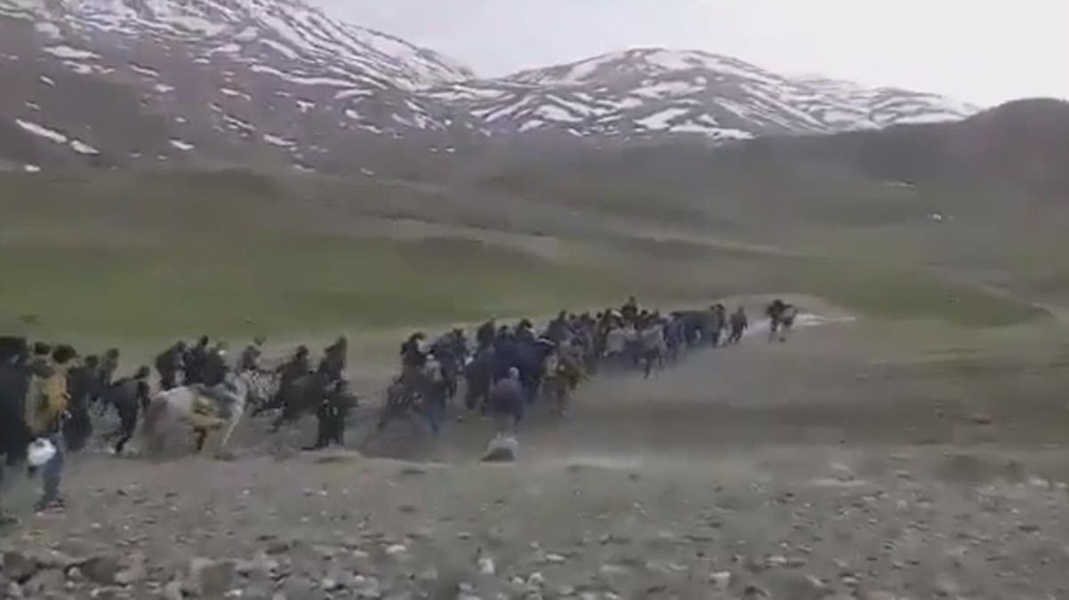 Türkiye sınırında kavimler göçü!