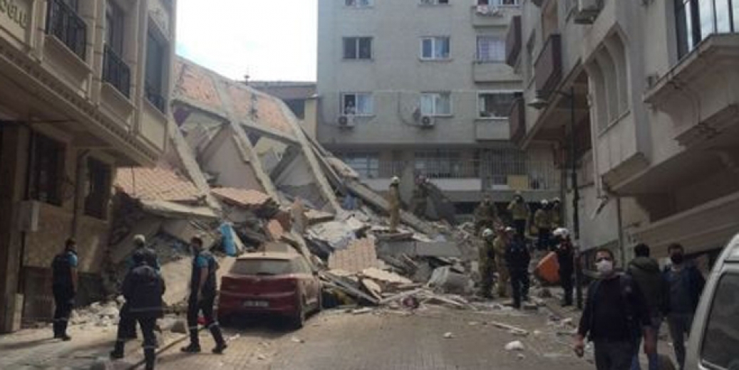 Zeytinburnu’nda 5 katlı bir bina çöktü!