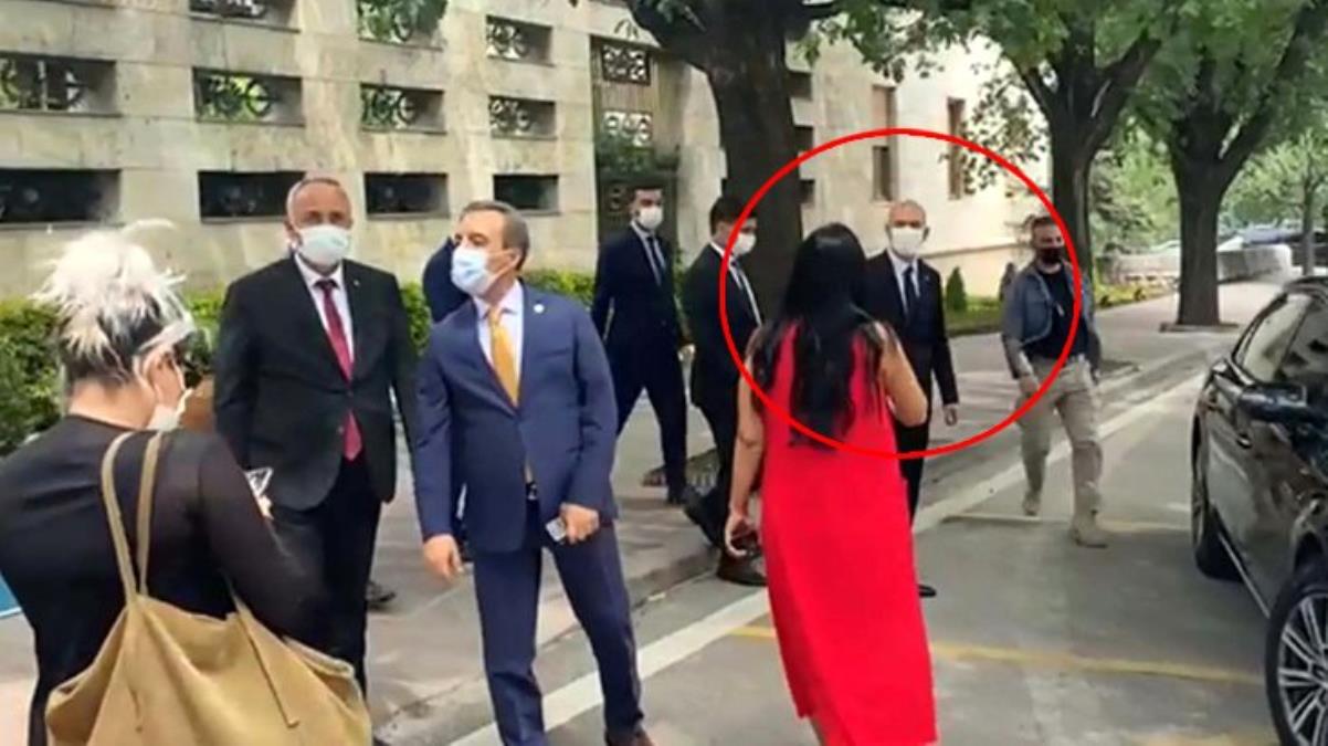 10 bin dolar alan siyasetçi kim?