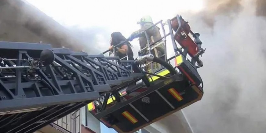 Beyoğlu’nda çıkan yangında yangında can pazarı