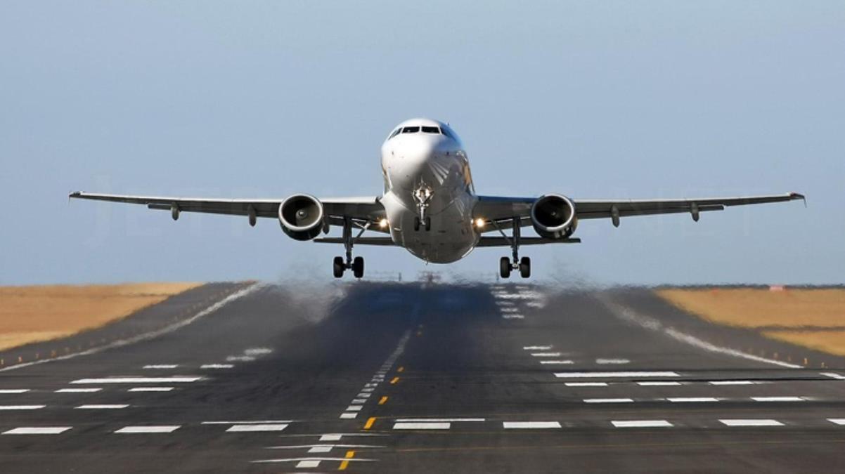 Son Dakika: Rus aşısı Sputnik V’nin ilk sevkiyatını taşıyan uçak, Ankara’ya iniş yaptı