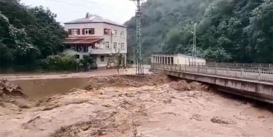 Giresun’da Batlama Deresi taştı
