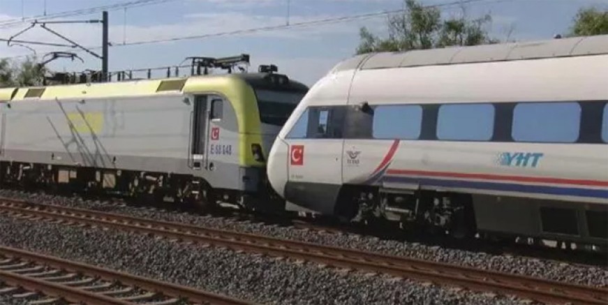 Tuzla’da iki tren kafa kafaya geldi; facia ucuz atlatıldı
