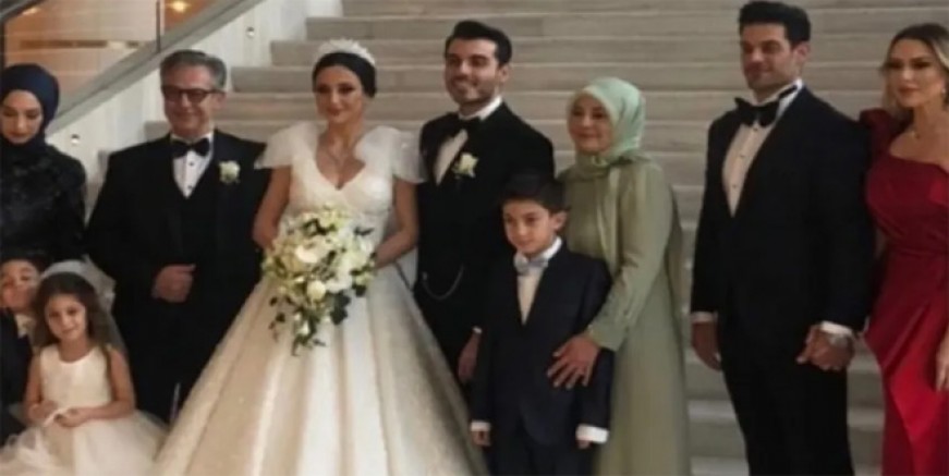 Hadise aile fotoğrafına girdi