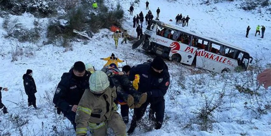 İstanbul’da yolcu otobüsü şarampole yuvarlandı