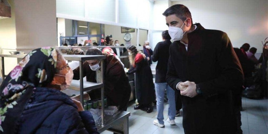 Gökhan Yüksel Hızır orucunu vatandaşlarla açtı