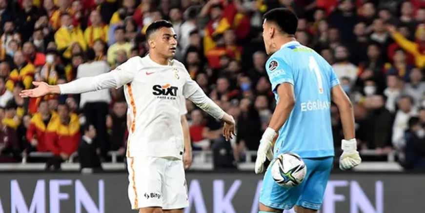 İrfan Can Mostafa Mohamed’e saldırdı