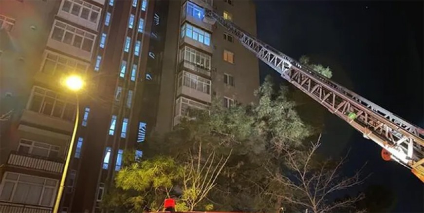 Kartal’da 11 katlı apartmanda yangın paniği